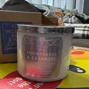 White Barn Snowflakes & Cashmere 3 Wick Candle